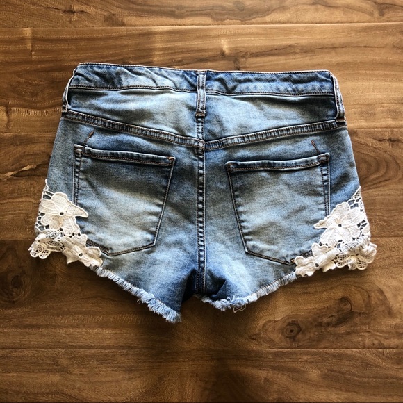 High Rise Shorts with Floral Lace - Picture 2 of 2